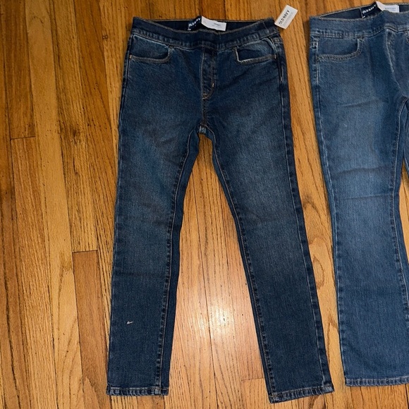 Old Navy girls pull on Slim Jeans in Light and Dark Blue - Picture 6 of 8